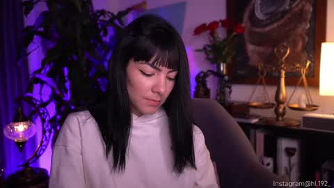 Snapshot of hollylinder_ chatting on February 2025 01:36:01 AM Holly Linder online show from February 2025 01:36:01 AM
