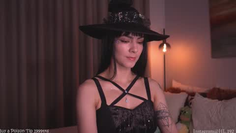 Snapshot of hollylinder_ chatting on November 2025 02:24:02 AM Holly Linder online show from November 2025 02:24:02 AM