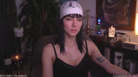 Holly Linder online show from November 2025 02:14:01 AM