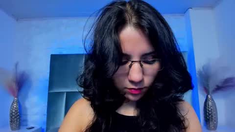 hollypeach_ online show from November 2025 08:08:02 PM