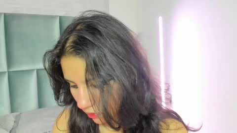 hollypeach_ online show from February 2026 07:23:02 PM