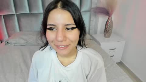 hollypeach_ online show from April 2026 07:31:02 PM