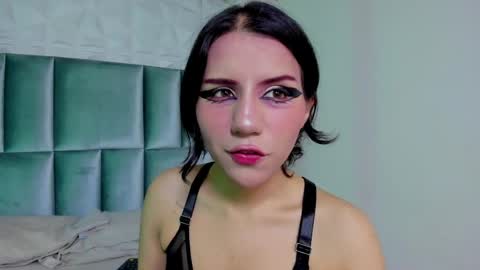 hollypeach_ online show from April 2026 08:57:02 PM