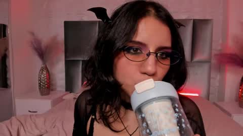 hollypeach_ online show from May 2026 12:07:01 AM