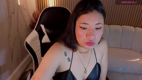 Holly  online show from November 2025 01:22:02 PM