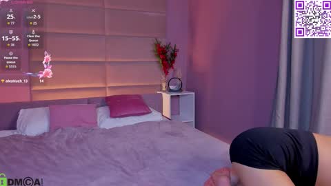 Snapshot of hollyray_ chatting on December 2025 01:32:02 AM Holly online show from December 2025 01:32:02 AM