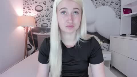 HollyTaillor online show from April 2026 12:14:01 PM