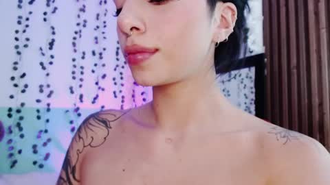 Snapshot of hollyxx_ chatting on December 2024 02:04:02 AM holly online show from December 2024 02:04:02 AM