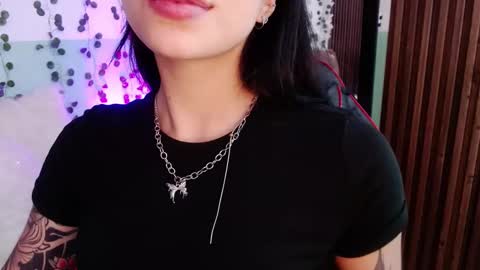 Snapshot of hollyxx_ chatting on December 2024 05:40:02 PM holly online show from December 2024 05:40:02 PM
