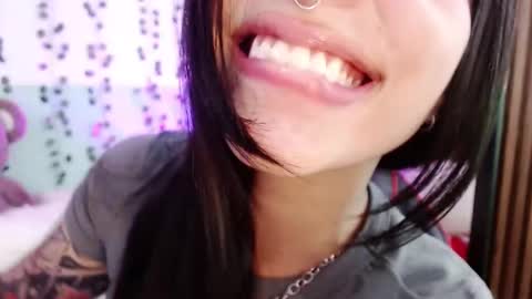 Snapshot of hollyxx_ chatting on December 2024 05:18:02 PM holly online show from December 2024 05:18:02 PM