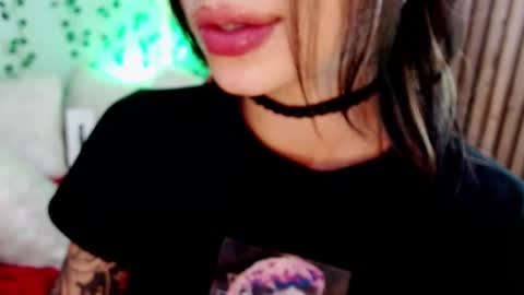Snapshot of hollyxx_ chatting on January 2025 10:22:02 PM holly online show from January 2025 10:22:02 PM