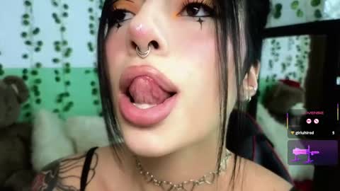 Snapshot of hollyxx_ chatting on January 2025 02:55:01 PM holly online show from January 2025 02:55:01 PM