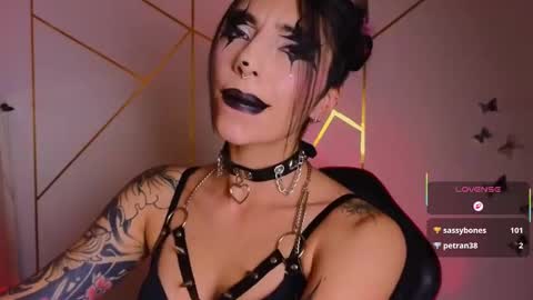 holly online show from October 2025 05:38:01 AM