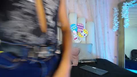 Hollyy online show from March 2026 07:17:02 PM