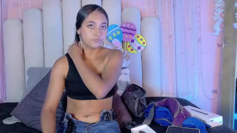Snapshot of hollyyqueen_ chatting on April 2026 07:27:01 PM Hollyy online show from April 2026 07:27:01 PM