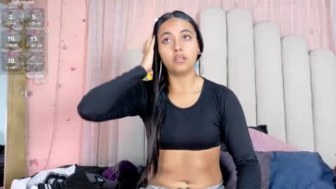 Snapshot of hollyyqueen_ chatting on May 2026 07:21:01 PM Hollyy online show from May 2026 07:21:01 PM