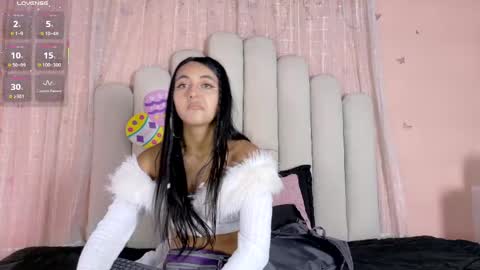 Snapshot of hollyyqueen_ chatting on May 2026 07:18:02 PM Hollyy online show from May 2026 07:18:02 PM