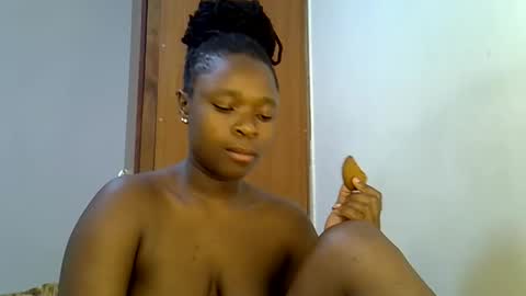 Snapshot of holy_ebony chatting on May 2026 05:40:02 PM holy_ebony online show from May 2026 05:40:02 PM