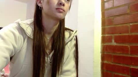 Juli online show from March 2026 03:32:02 AM