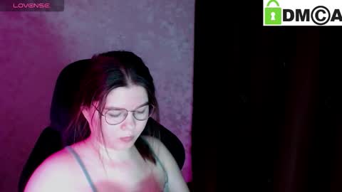 Snapshot of holy_michela chatting on November 2025 08:04:01 AM Welcome guys Pleasure to see you all here My name is MichaelaTip menu is active Private is open online show from November 2025 08:04:01 AM