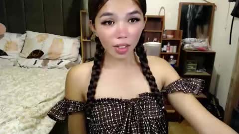 holy_molly1 online show from May 2026 01:24:01 AM