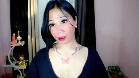 holy_samyx online show from December 2025 04:47:01 PM