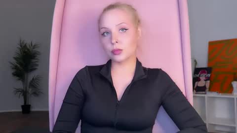 Snapshot of holycatharsis chatting on February 2025 03:08:01 PM Goddess Holy Catharsis online show from February 2025 03:08:01 PM