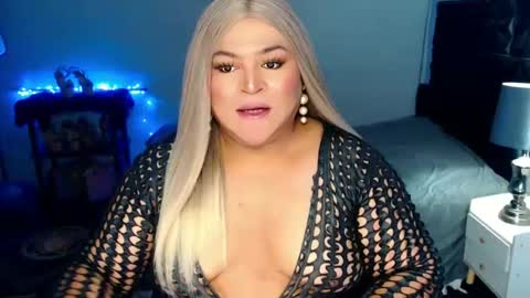 Snapshot of holydeepmistress chatting on January 2025 06:40:02 PM gem online show from January 2025 06:40:02 PM