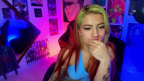 Snapshot of holyeva chatting on December 2024 11:39:02 PM online show from December 2024 11:39:02 PM