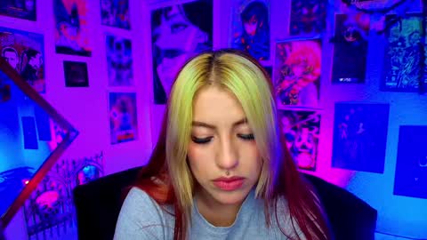 Snapshot of holyeva chatting on December 2024 12:10:02 AM online show from December 2024 12:10:02 AM
