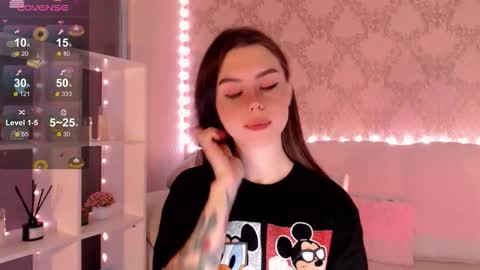 Mia online show from September 2025 03:30:02 AM