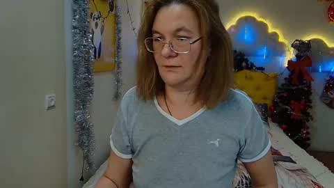 Snapshot of holymilfa chatting on December 2024 04:29:02 PM holymilfa online show from December 2024 04:29:02 PM