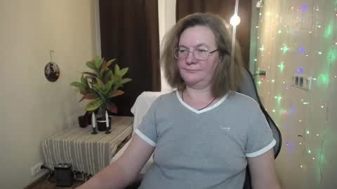 Snapshot of holymilfa chatting on January 2025 04:41:01 PM holymilfa online show from January 2025 04:41:01 PM