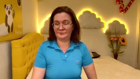 Snapshot of holymilfa chatting on February 2025 05:15:02 PM holymilfa online show from February 2025 05:15:02 PM