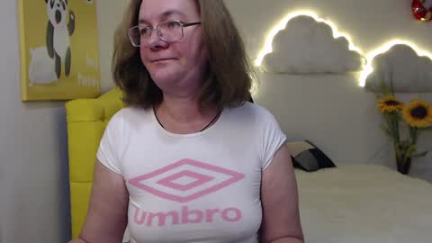 Snapshot of holymilfa chatting on February 2025 05:18:02 PM holymilfa online show from February 2025 05:18:02 PM