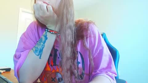 Snapshot of holyweed420 chatting on December 2024 04:31:01 PM Viktoria online show from December 2024 04:31:01 PM
