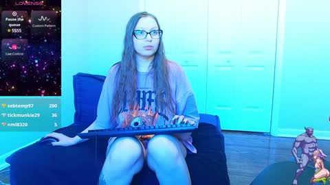 Snapshot of holyweed420 chatting on January 2025 08:09:01 PM Viktoria online show from January 2025 08:09:01 PM
