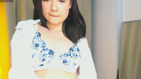 Snapshot of honeey_beee chatting on September 2025 07:39:02 PM May online show from September 2025 07:39:02 PM