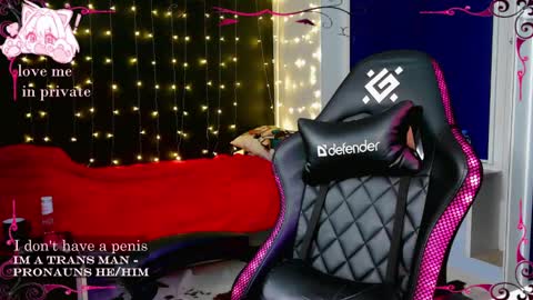 Snapshot of honelin chatting on March 2025 04:35:01 PM Honelints boyblonde hair AsterMIntfemboybrown hair online show from March 2025 04:35:01 PM