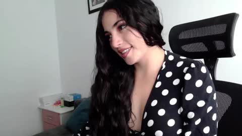 Snapshot of honey_aynur chatting on February 2025 03:39:01 PM Honey Aynu online show from February 2025 03:39:01 PM