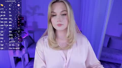 Snapshot of honey_blondee chatting on May 2026 07:31:01 PM Tammy online show from May 2026 07:31:01 PM