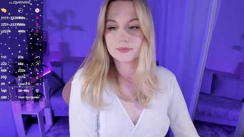 Snapshot of honey_blondee chatting on May 2026 08:06:01 PM Tammy online show from May 2026 08:06:01 PM