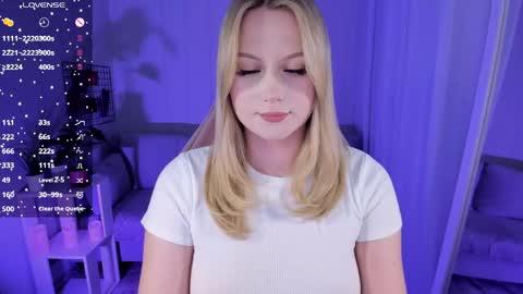 Snapshot of honey_blondee chatting on May 2026 09:11:02 PM Tammy online show from May 2026 09:11:02 PM