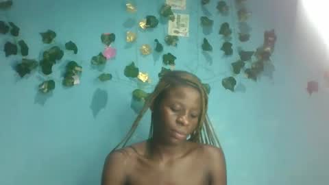 Queen online show from October 2025 09:23:01 PM