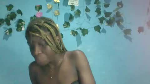 Queen online show from October 2025 09:04:02 PM