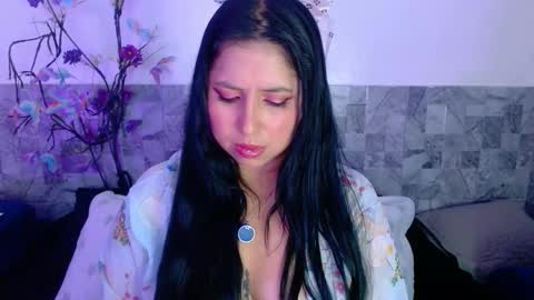 Snapshot of honey_buns_1 chatting on December 2025 06:02:01 PM mimi online show from December 2025 06:02:01 PM