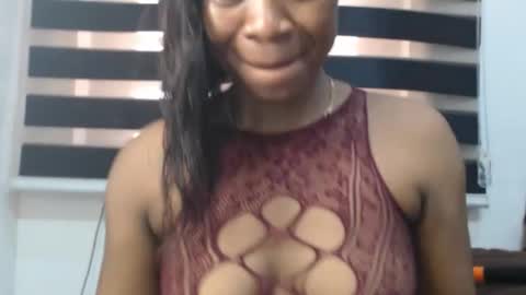 Snapshot of honey_dollxx chatting on March 2026 06:52:01 AM Flora online show from March 2026 06:52:01 AM