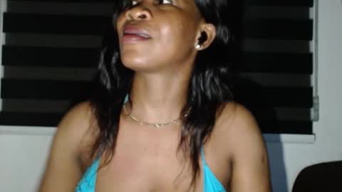 Snapshot of honey_dollxx chatting on March 2026 06:33:01 PM Flora online show from March 2026 06:33:01 PM