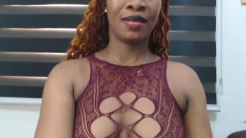 Snapshot of honey_dollxx chatting on April 2026 09:14:02 AM Flora online show from April 2026 09:14:02 AM