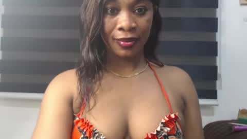 Snapshot of honey_dollxx chatting on June 2026 03:40:01 PM Flora online show from June 2026 03:40:01 PM